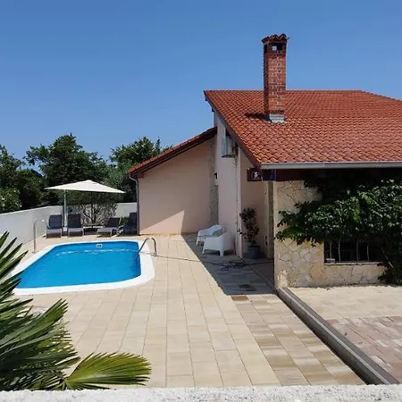 Leonore Mit Beheizbarem Pool Poreč