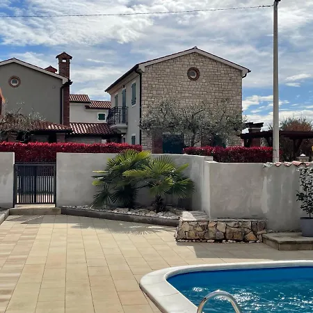 Leonore Mit Beheizbarem Pool * Πόρετς
