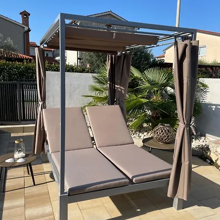 Leonore Mit Beheizbarem Pool בית נופש *