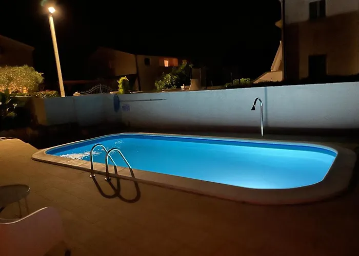 Vikendica Leonore Mit Beheizbarem Pool