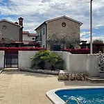 Leonore Mit Beheizbarem Pool * Poreč
